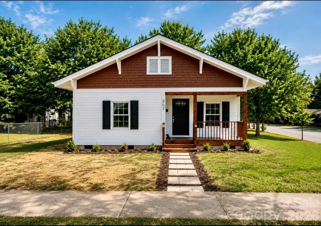 Photo 1 of Single family home for sale at 207 Chestnut St, Gaffney, SC 29340 | MLS# 4409310 | Listing updated on 2026-10-16