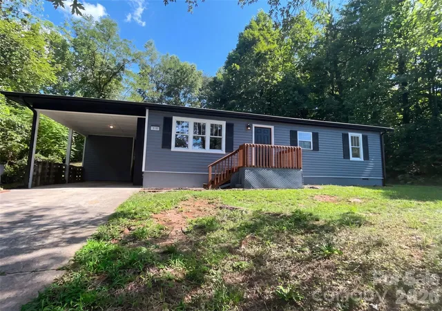 Photo 1 of Single family home for sale at 915 Kenham Pl, Lenoir, NC 28645 | MLS# 4409318 | Listing updated on 2026-09-25