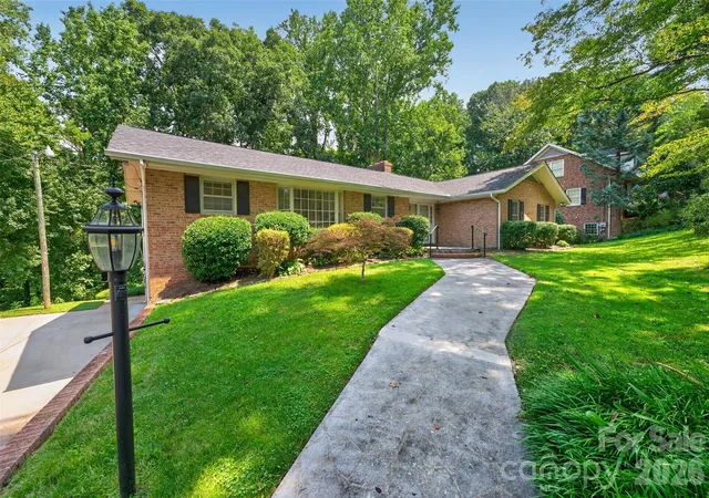 2nd image of 530 25th Ave Nw, Hickory, NC 28601 | MLS# 4409320