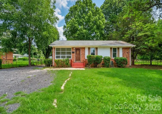 Photo 3 of Single family home for sale at 634 Kentbrook Dr, Charlotte, NC 28213 | MLS# 4409337 | Listing updated on 2026-10-01