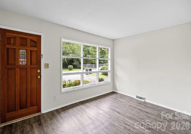 Photo 4 of Single family home for sale at 634 Kentbrook Dr, Charlotte, NC 28213 | MLS# 4409337 | Listing updated on 2026-10-01