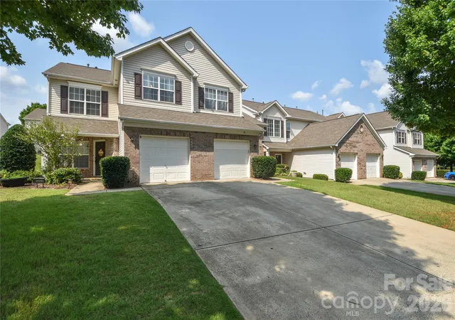 Photo 4 of Townhouse for sale at 12222 Stratfield Pl Cir, Pineville, NC 28134 | MLS# 4409338 | Listing updated on 2026-10-01
