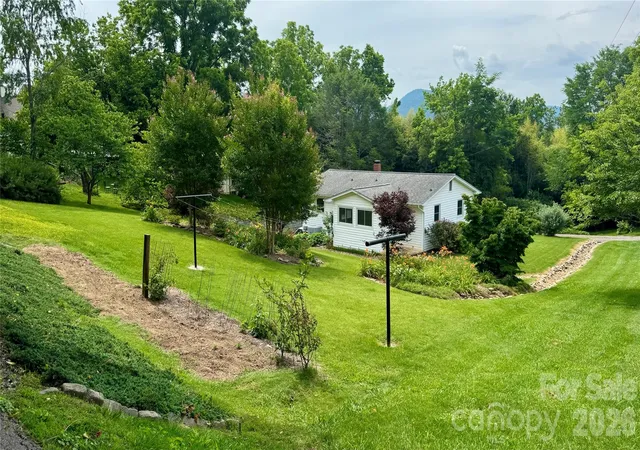 Photo 2 of Single family home for sale at 20 Ridge Cross Rd, Asheville, NC 28805 | MLS# 4409346 | Listing updated on 2026-10-01