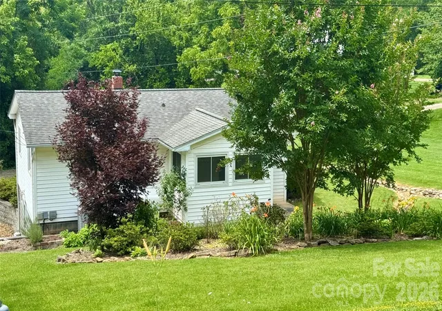 Photo 3 of Single family home for sale at 20 Ridge Cross Rd, Asheville, NC 28805 | MLS# 4409346 | Listing updated on 2026-10-01
