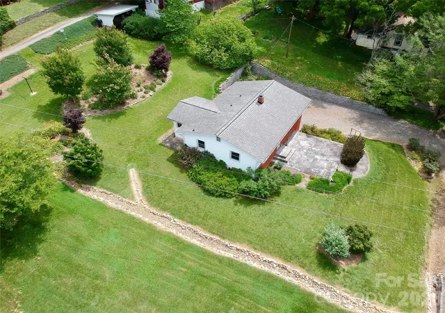 Photo 3 of Single family home for sale at 20 Ridge Cross Rd, Asheville, NC 28805 | MLS# 4409346 | Listing updated on 2026-10-01