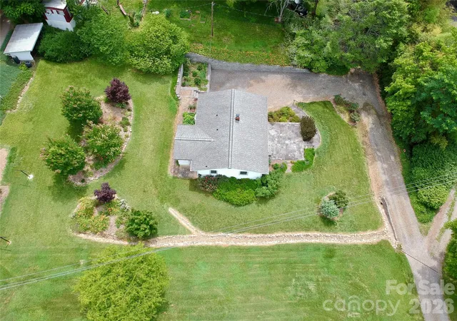 Photo 4 of Single family home for sale at 20 Ridge Cross Rd, Asheville, NC 28805 | MLS# 4409346 | Listing updated on 2026-10-01