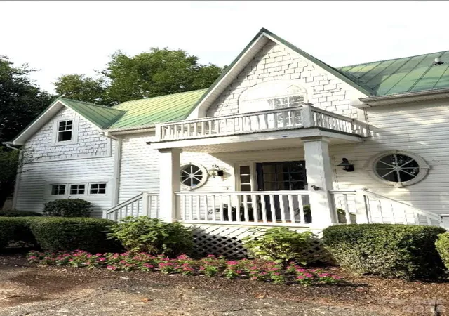Photo 1 of Single family home for sale at 537 Stutts Rd, Mooresville, NC 28117 | MLS# 4409348 | Listing updated on 2026-09-26