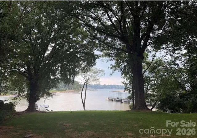 Photo 4 of Single family home for sale at 537 Stutts Rd, Mooresville, NC 28117 | MLS# 4409348 | Listing updated on 2026-10-20