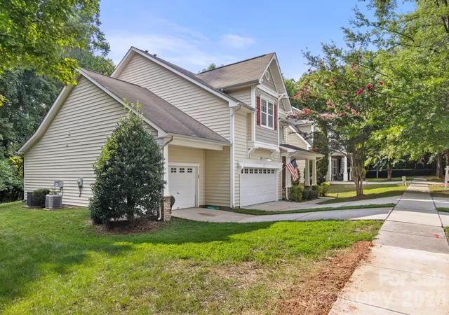 Photo 3 of Single family home for sale at 1334 Sarandon Dr, Matthews, NC 28104 | MLS# 4409363 | Listing updated on 2026-09-11