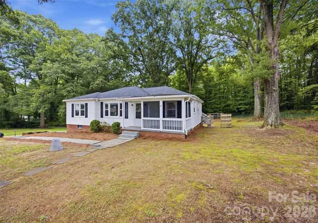 Photo 3 of Single family home for sale at 102 White Ave, Kannapolis, NC 28081 | MLS# 4409366 | Listing updated on 2026-08-26
