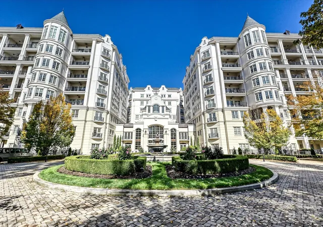 2nd image of 2823 Providence Rd, Charlotte, NC 28211