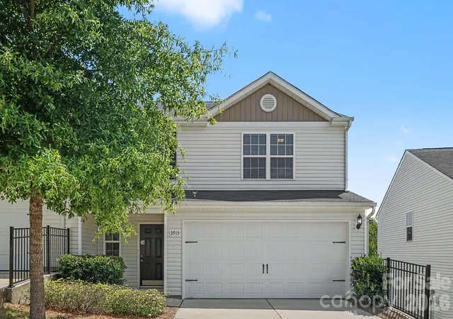 2nd image of 3915 Rosfield Dr, Charlotte, NC 28214 | MLS# 4409394