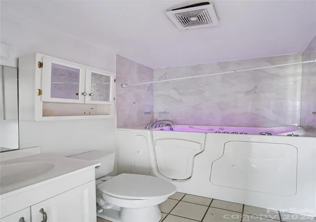 Photo 4 of Single family home for sale at 406 Greyfield Dr, Kings Mountain, NC 28086 | MLS# 4409413 | Listing updated on 2026-09-28