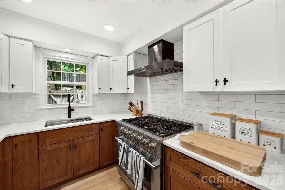 Listing Photo 1 - Condo for sale in 3500 Colony Rd located at 3500 Colony Rd, Charlotte, NC 28211 - Unit 3500 Colony Rd