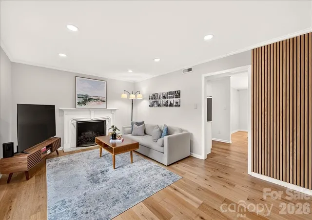 Listing Photo 4 - Condo for sale in building located at 3500 Colony Rd, Charlotte, NC 28211 - Unit #E