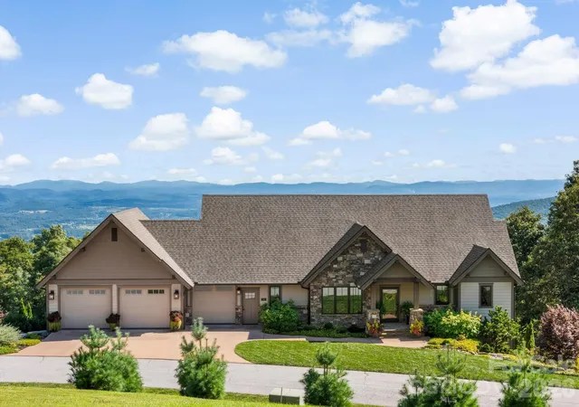 Single family home for sale at 320 Summerset Dr, Hendersonville, NC 28792 | MLS# 4409417