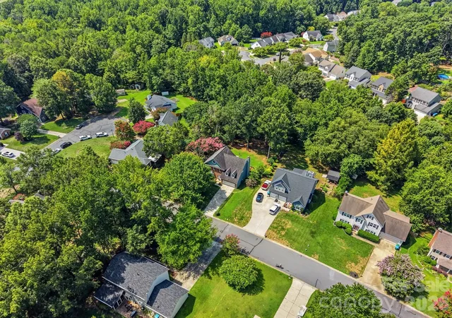 Photo 3 of Sale Pending at 13315 Kintyre Ct, Matthews, NC 28105 | MLS# 4409441 | Listing updated on 2026-08-24