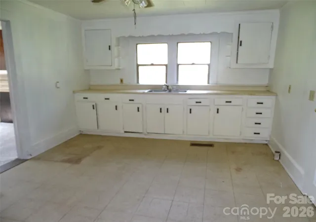 Photo 4 of Single family home for sale at 307 Goforth Dr, Thomasville, NC 27360 | MLS# 4409442 | Listing updated on 2026-09-07