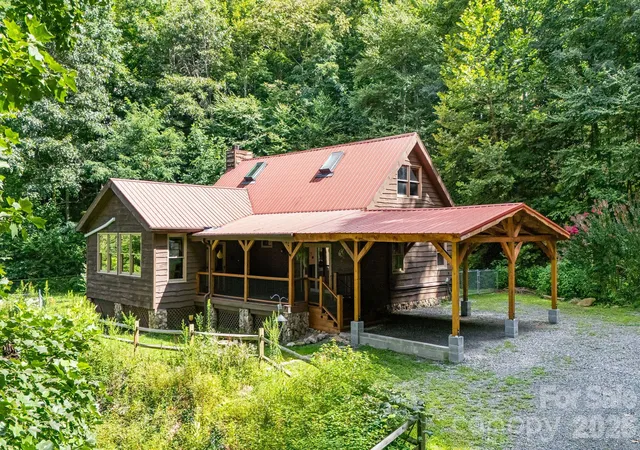 Photo 1 of Single family home for sale at 125 Hyacinth Dr, Clyde, NC 28721 | MLS# 4409445 | Listing updated on 2026-10-02