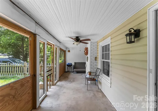 2nd image of 40 Sycamore Cir, Hendersonville, NC 28791 | MLS# 4409453