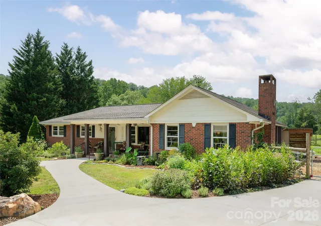 2nd image of 525 Carson Dr, Hendersonville, NC 28791 | MLS# 4409464