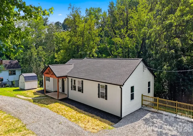 2nd image of 419 Rockyford St, Morganton, NC 28655 | MLS# 4409469