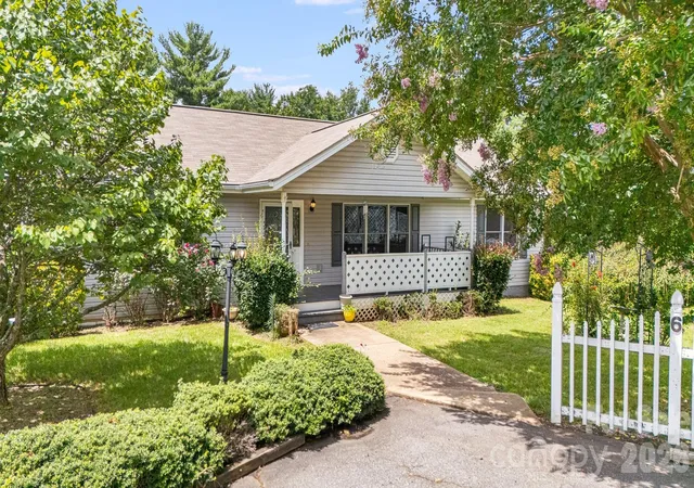 3rd image of 6 Arrowhead Ln, Weaverville, NC 28787 | MLS# 4409470