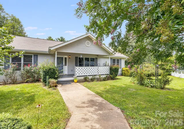 4th image of 6 Arrowhead Ln, Weaverville, NC 28787 | MLS# 4409470