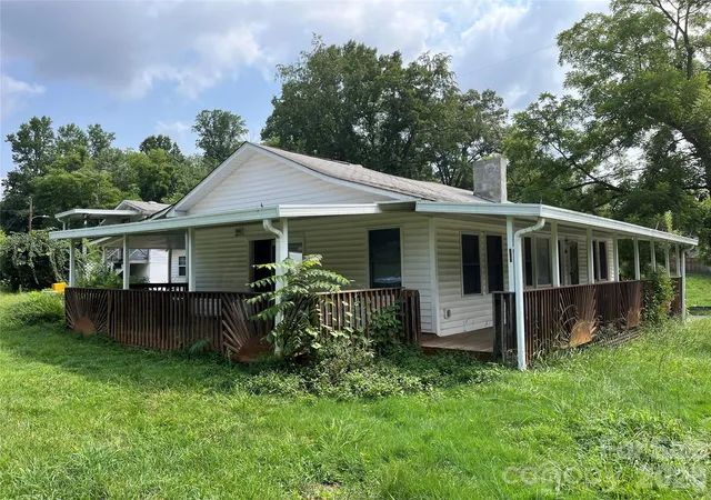 Photo 2 of Single family home for sale at 1721 Old Haywood Rd, Asheville, NC 28806 | MLS# 4409477 | Listing updated on 2026-08-13