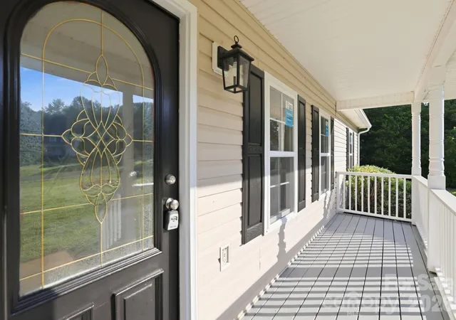 Photo 3 of Single family home for sale at 910 Little Brk Cir, York, SC 29745 | MLS# 4409495 | Listing updated on 2026-09-25
