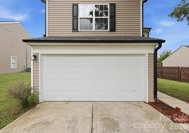 Photo 3 of Sale Pending at 8207 Belmont Stables Dr, Charlotte, NC 28216 | MLS# 4409546 | Listing updated on 2026-09-19