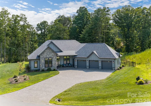 Photo 2 of Single family home for sale at 422 Ascension Valley, Horse Shoe, NC 28742 | MLS# 4409557 | Listing updated on 2026-09-27