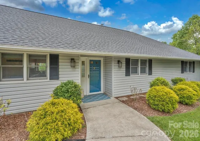 Photo 5 of Single family home for sale at 784 Alpine Dr, Seven Devils, NC 28604 | MLS# 4409563 | Listing updated on 2026-09-03