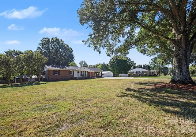 Photo 2 of Single family home for sale at 1555 Hess Rd, Concord, NC 28025 | MLS# 4409569 | Listing updated on 2026-10-02