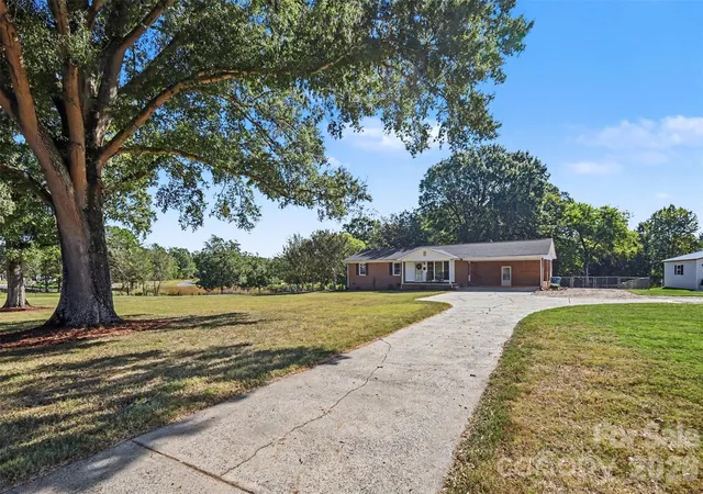 Photo 3 of Single family home for sale at 1555 Hess Rd, Concord, NC 28025 | MLS# 4409569 | Listing updated on 2026-10-02