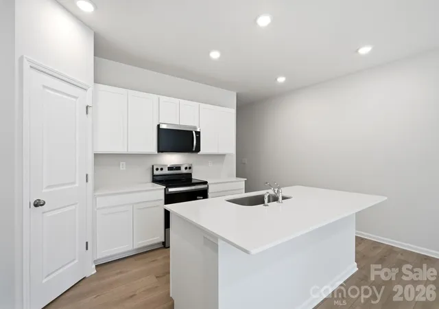 Photo 2 of Townhouse for sale at 3205 Meadow Knoll Dr, Charlotte, NC 28269 | MLS# 4409596 | Listing updated on 2026-10-20