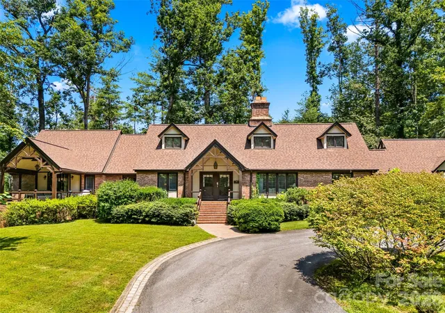 1st image of 122 Stuyvesant Rd, Asheville, NC 28803 | MLS# 4409602