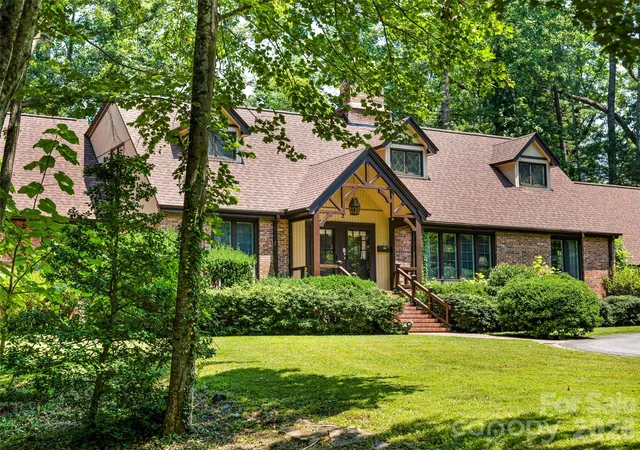 Photo 3 of Single family home for sale at 122 Stuyvesant Rd, Asheville, NC 28803 | MLS# 4409602 | Listing updated on 2026-08-23