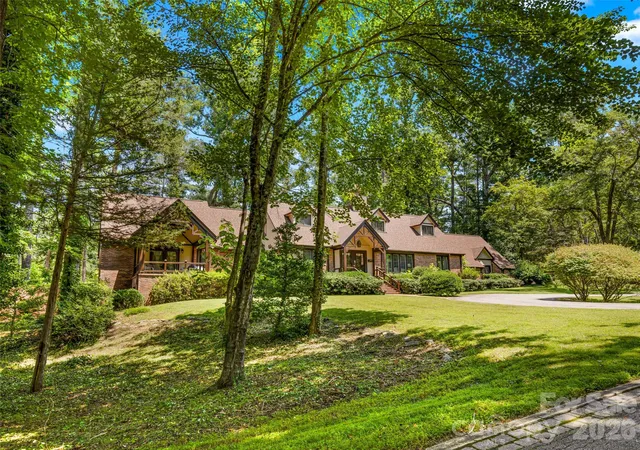 Photo 3 of Single family home for sale at 122 Stuyvesant Rd, Asheville, NC 28803 | MLS# 4409602 | Listing updated on 2026-08-23