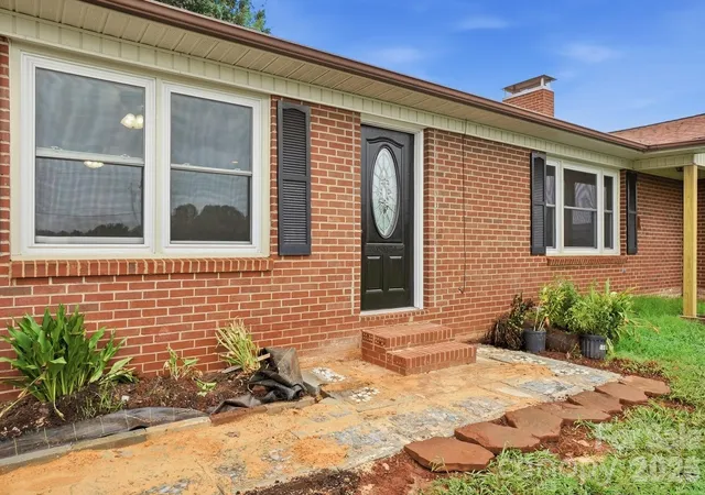 2nd image of 3881 Summerow Rd, Maiden, NC 28650 | MLS# 4409606