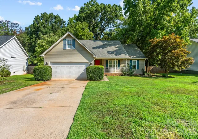 Photo 1 of Single family home for sale at 823 Thistledown Dr, Rock Hill, SC 29730 | MLS# 4409624 | Listing updated on 2026-08-06