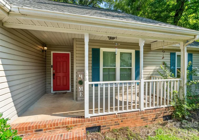 Photo 2 of Single family home for sale at 823 Thistledown Dr, Rock Hill, SC 29730 | MLS# 4409624 | Listing updated on 2026-08-06