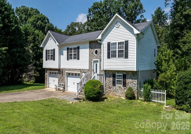 2nd image of 4400 Willowood Dr, Morganton, NC 28655 | MLS# 4409635