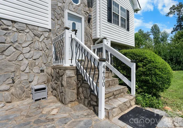 4th image of 4400 Willowood Dr, Morganton, NC 28655 | MLS# 4409635