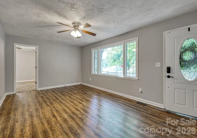 Photo 3 of Single family home for sale at 110 Chapman Cir, Spartanburg, SC 29307 | MLS# 4409645 | Listing updated on 2026-07-31