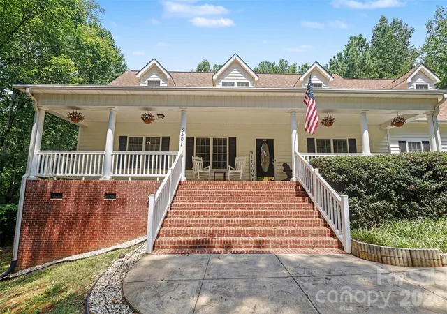 Photo 3 of Single family home for sale at 8401 Shelley Mullis Rd, Fort Mill, SC 29707 | MLS# 4409649 | Listing updated on 2026-08-22