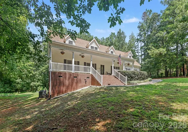 Photo 5 of Single family home for sale at 8401 Shelley Mullis Rd, Fort Mill, SC 29707 | MLS# 4409649 | Listing updated on 2026-08-22
