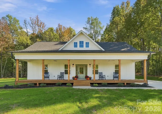 Single family home for sale at 810 Mountain Crst Dr, Kings Mountain, NC 28086 | MLS# 4409657
