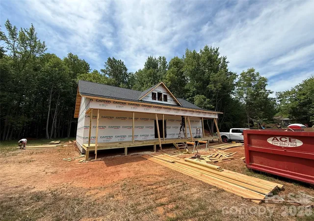 Photo 2 of Single family home for sale at 810 Mountain Crst Dr, Kings Mountain, NC 28086 | MLS# 4409657 | Listing updated on 2026-08-04