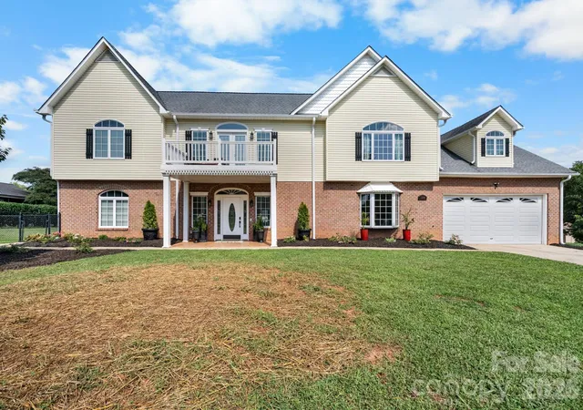 Photo 1 of Single family home for sale at 1360 Sweet Briar Ln, Hickory, NC 28602 | MLS# 4409678 | Listing updated on 2026-10-21